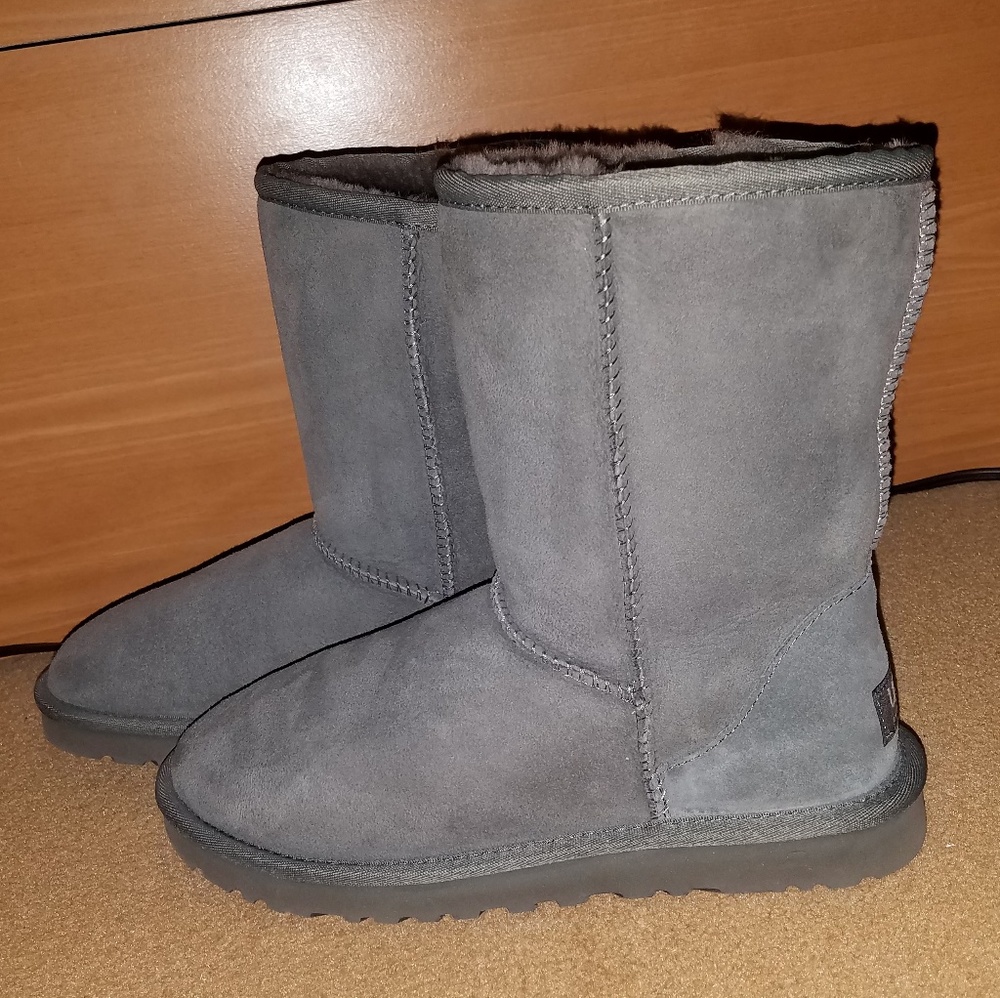 Grey Uggs Classic Short